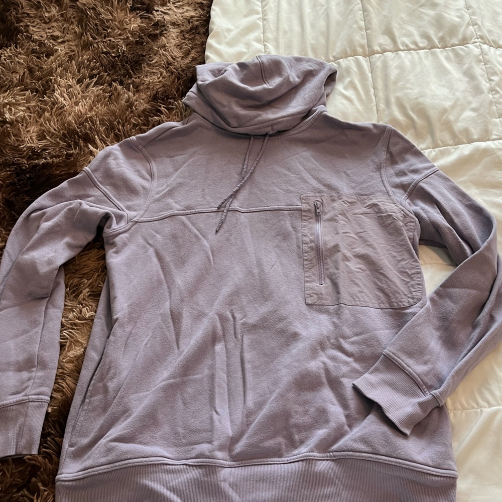 Men’s hoodie with zip pouch